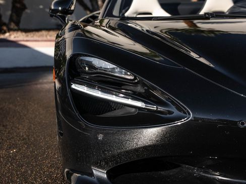 Used 2024 McLaren 750S Spider image 27