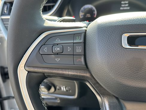 New 2025 Jeep Grand Cherokee Limited w/ Black Appearance Package image 29