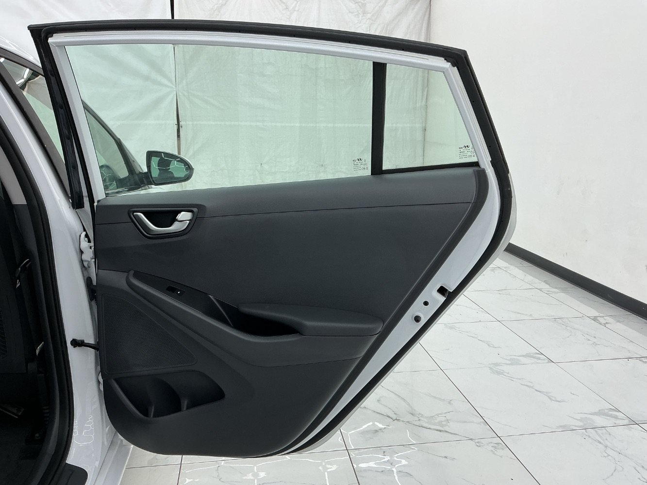 Used 2018 Hyundai Ioniq Blue FWD image 25