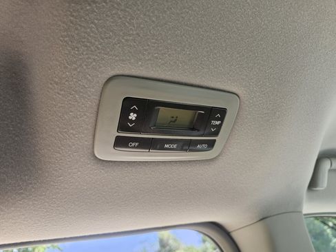 Used 2013 Toyota Sienna XLE AWD/4WD image 33