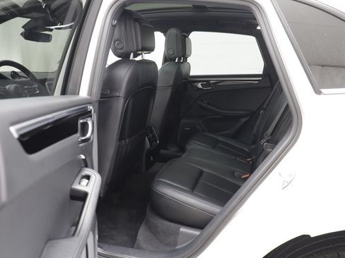 Used 2024 Porsche Macan AWD/4WD image 13