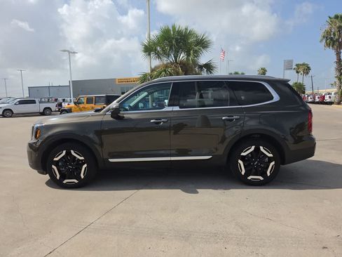 Used 2025 Kia Telluride S FWD image 11