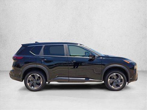 Used 2025 Nissan Rogue SV FWD image 4