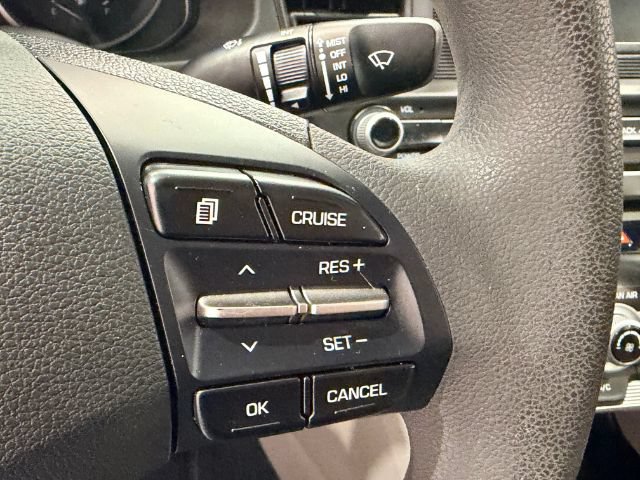 Used 2020 Hyundai Elantra SE FWD image 16
