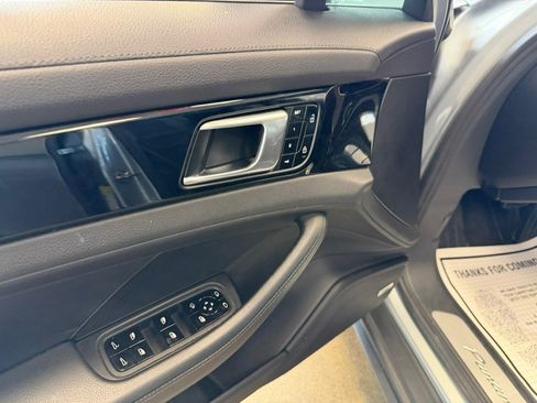 Used 2019 Porsche Panamera 4 image 33