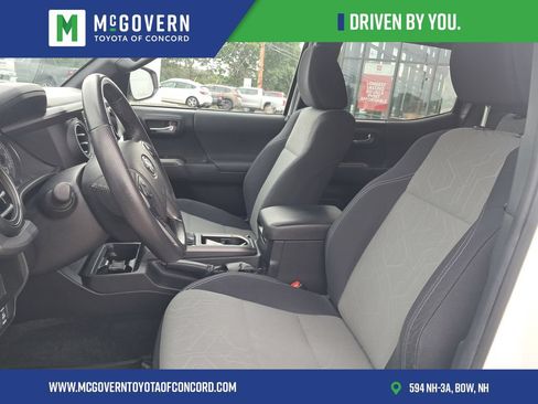 Used 2021 Toyota Tacoma TRD Off-Road w/ Technology Package AWD/4WD image 14
