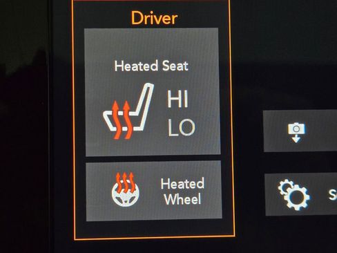 Used 2022 Jeep Grand Cherokee Laredo X image 11