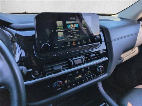Used 2025 Nissan Pathfinder SL FWD image 19