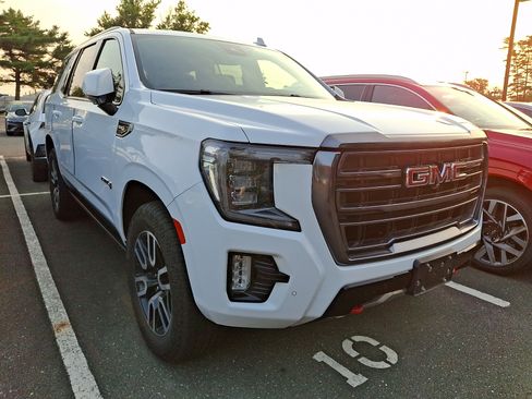 Used 2024 GMC Yukon AT4 w/ Technology Package AWD/4WD image 5