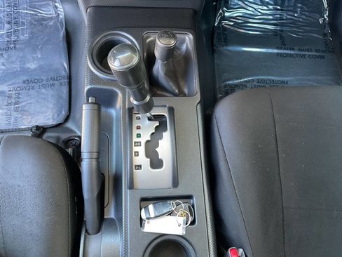 Used 2011 Toyota FJ Cruiser 4WD w/ Convenience Pkg image 21