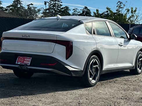 Used 2025 Kia K4 EX image 3