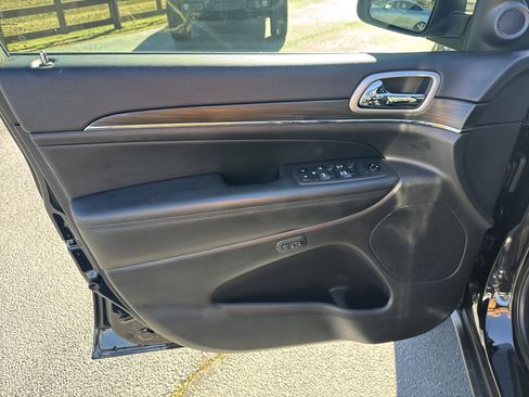 Used 2021 Jeep Grand Cherokee Limited image 9