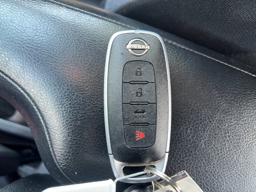 Used 2025 Nissan Versa SV FWD image 35