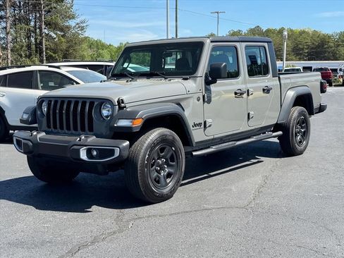 Used 2023 Jeep Gladiator Sport AWD/4WD image 7