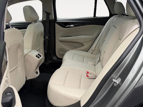 Used 2019 Buick Regal Essence w/ Driver Confidence Package I image 13