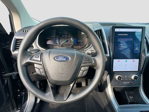 Used 2021 Ford Edge SE image 9
