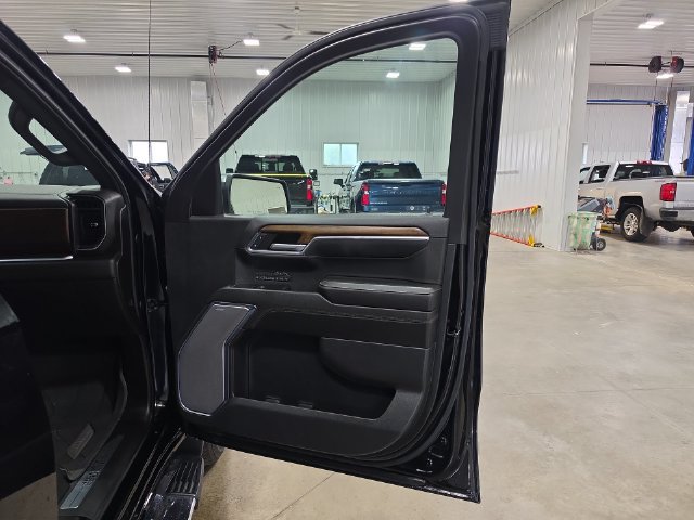 Used 2024 Chevrolet Silverado 1500 High Country w/ High Country Premium Package AWD/4WD image 33