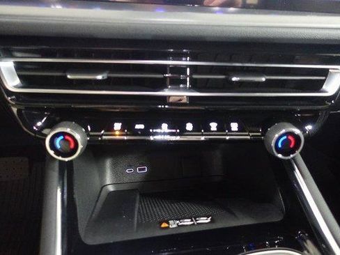 New 2026 Chevrolet Traverse LT image 16