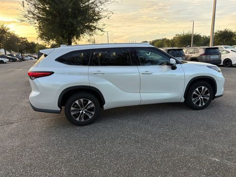 Used 2022 Toyota Highlander XLE FWD image 4