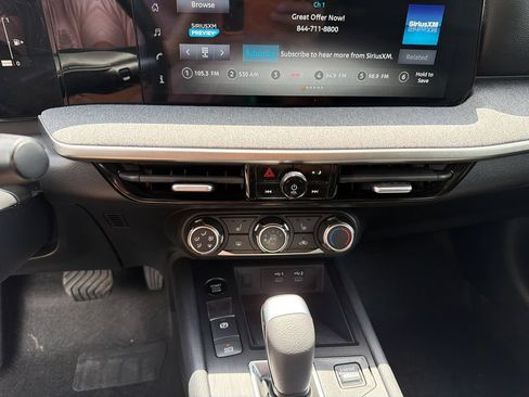 Used 2025 Nissan Kicks SV w/ SV Premium Package FWD image 30