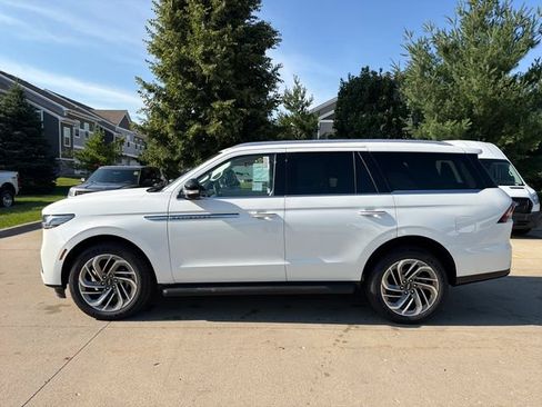 New 2026 Lincoln Navigator Premiere AWD/4WD image 9