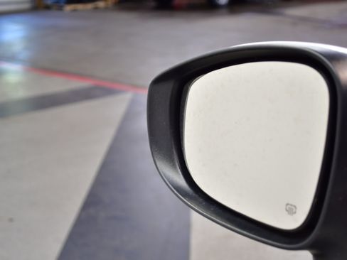 Used 2023 Chrysler Voyager LX FWD image 15