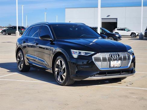 Used 2022 Audi e-tron Premium Plus w/ Premium Plus Package image 2