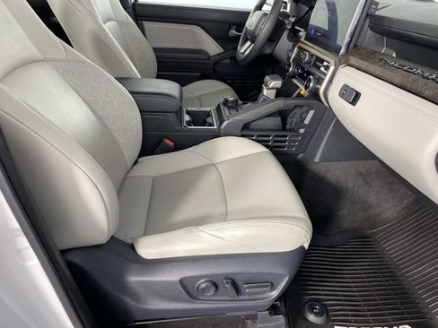 Used 2024 Toyota Tacoma Limited w/ Limited Package (LT) AWD/4WD image 11