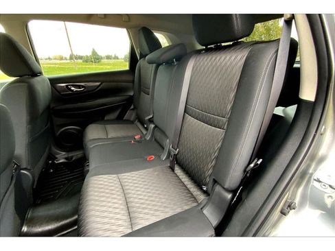 Used 2018 Nissan Rogue SV image 26