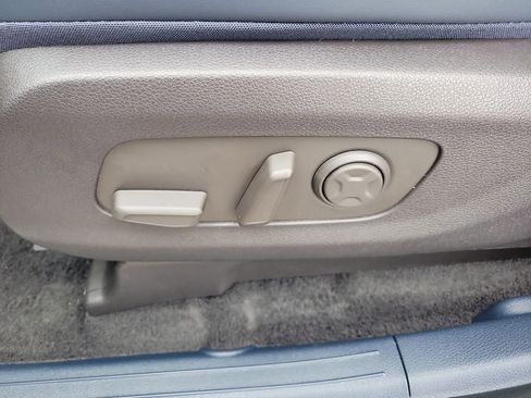 New 2026 Kia Carnival EX image 24