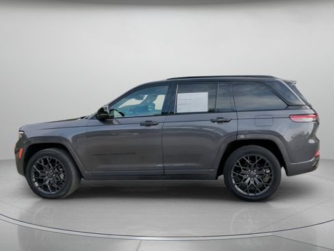 Used 2025 Jeep Grand Cherokee Summit w/ Obsidian Package AWD/4WD image 17