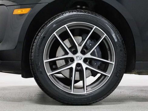 Certified 2026 Porsche Macan AWD/4WD image 40