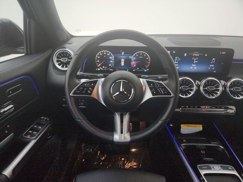 Certified 2024 Mercedes-Benz GLB 250 image 17