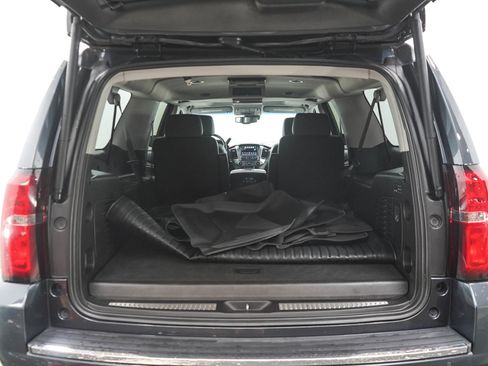 Used 2019 Chevrolet Suburban Premier AWD/4WD image 17