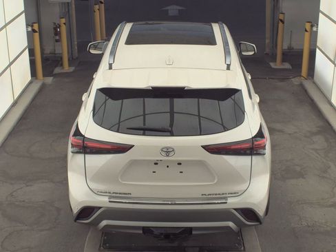 Used 2021 Toyota Highlander Platinum image 7