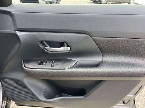Used 2025 Nissan Kicks SV FWD image 10