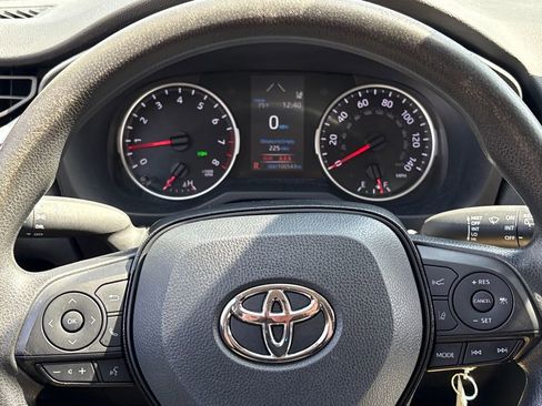 Used 2021 Toyota RAV4 LE image 19