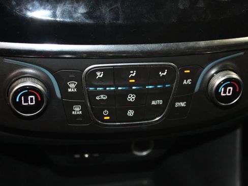 Used 2018 Chevrolet Traverse LT FWD image 29