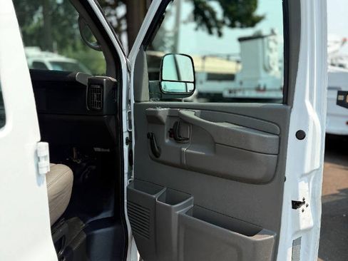 Used 2013 Chevrolet Express 2500 RWD image 24