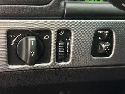 Used 2005 Ford Thunderbird RWD image 17