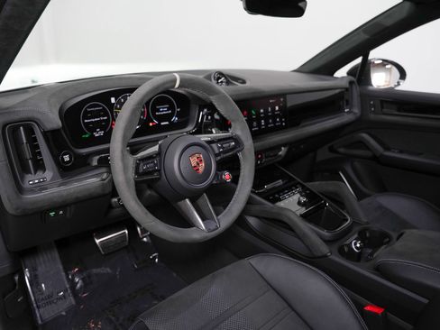 Used 2025 Porsche Cayenne Turbo GT AWD/4WD image 54