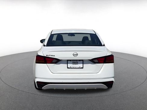 Used 2025 Nissan Altima 2.5 SV FWD image 12