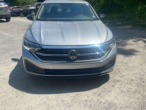 Used 2024 Volkswagen Jetta SE FWD image 10