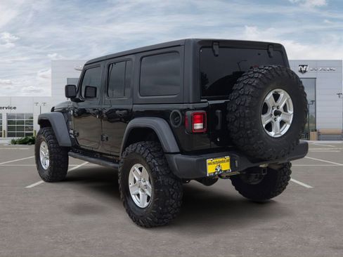 Used 2018 Jeep Wrangler Unlimited Sport S AWD/4WD image 3