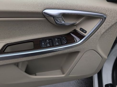 Used 2015 Volvo XC60 T6 Platinum image 18