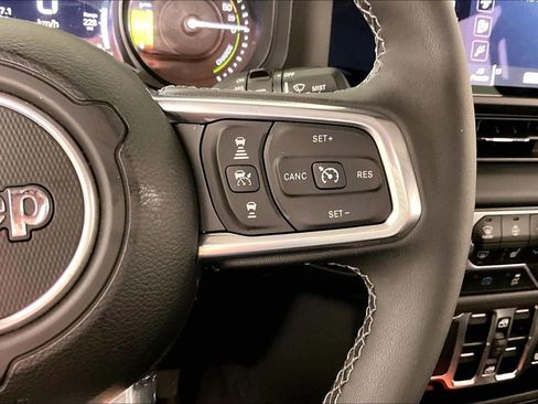 Used 2025 Jeep Wrangler Unlimited Sahara AWD/4WD image 11