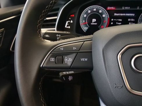 Used 2023 Audi Q8 Premium image 27