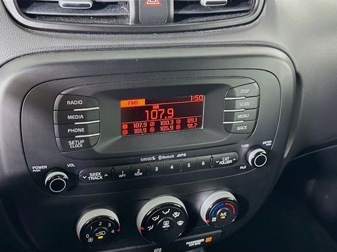 Used 2015 Kia Soul + FWD image 19