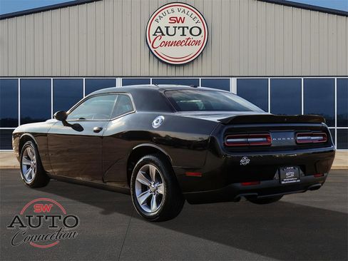 Used 2021 Dodge Challenger SXT image 5