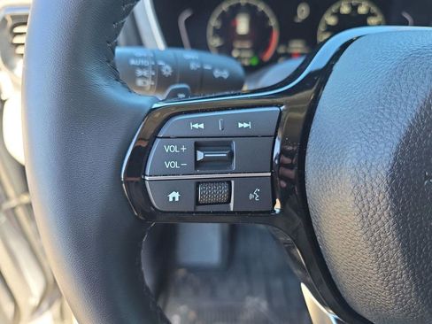 Used 2025 Honda Pilot Touring image 29